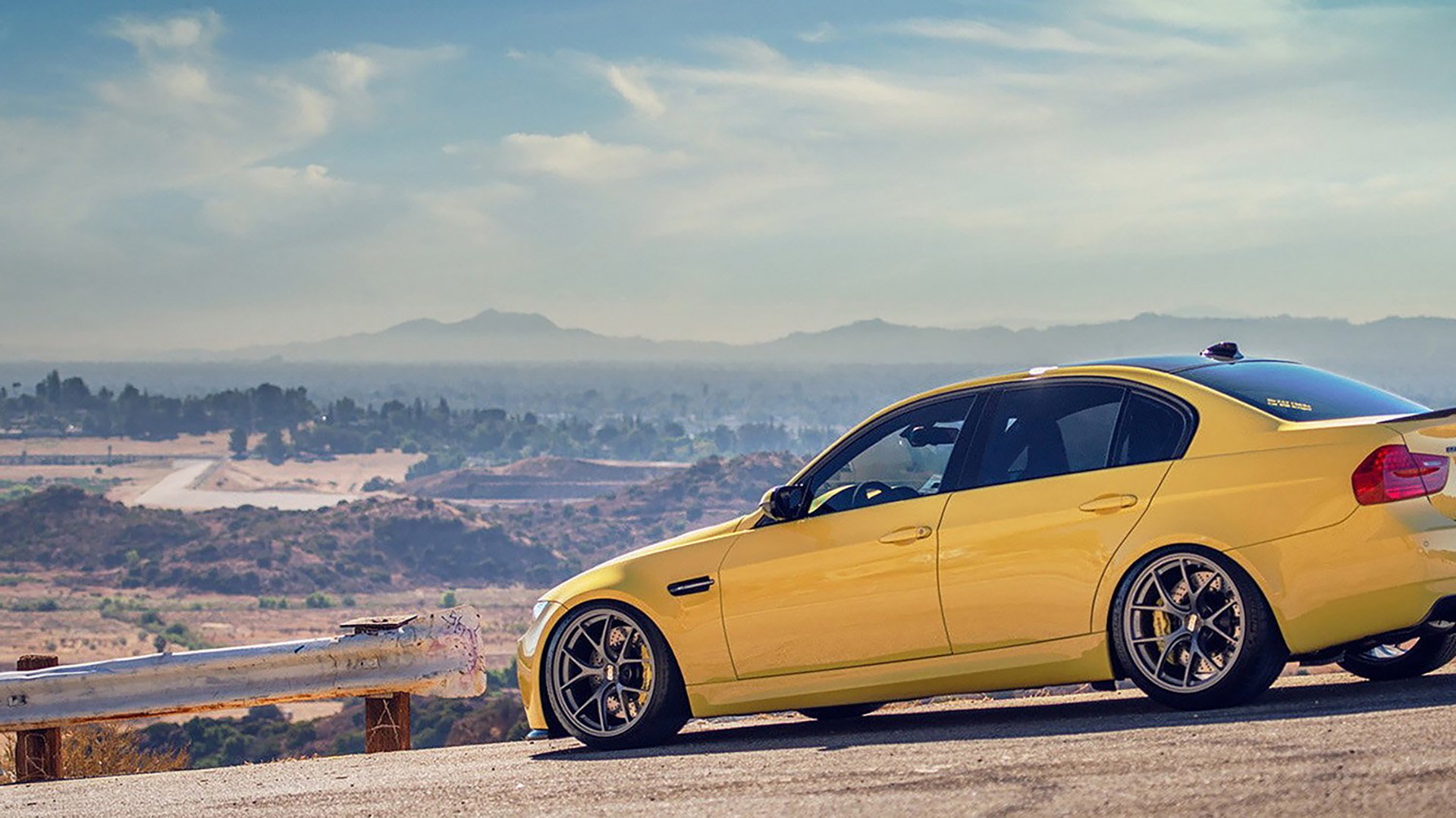 德甲足球文化持续繁荣，氛围浓厚增强归属感，德甲踢球风格