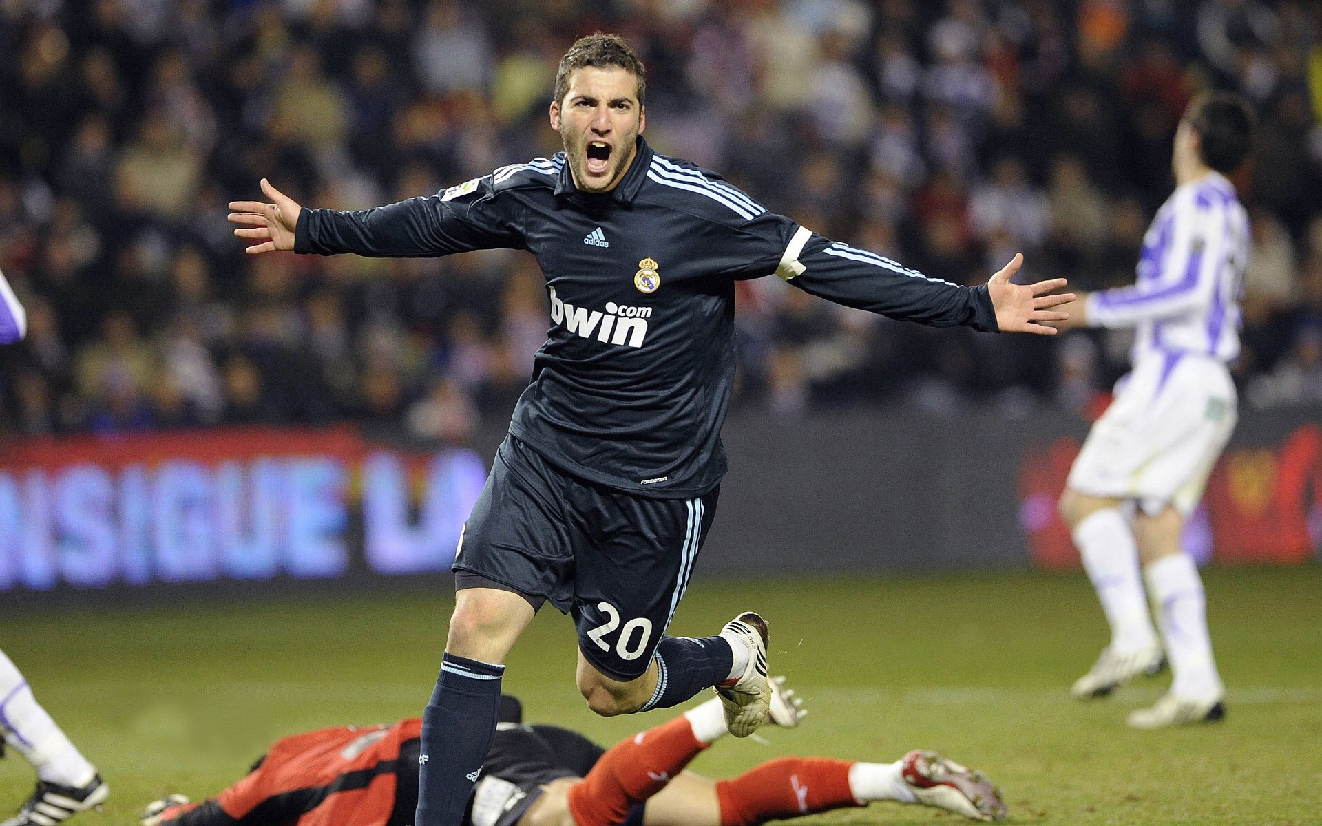 九游娱乐官方平台-“马丁·高尔西的表现震撼橄榄球界，未来成就不凡”